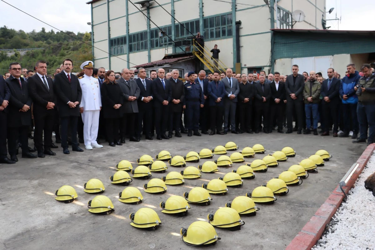 43 AMASRA MADEN ŞEHİDİMİZ DUALARLA ANILDI