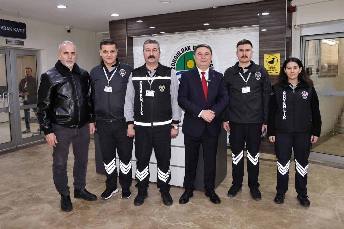 Başkan Erdem, Şantiyelerimizde Personellerimizin Bayramlarını Tebrik Etti