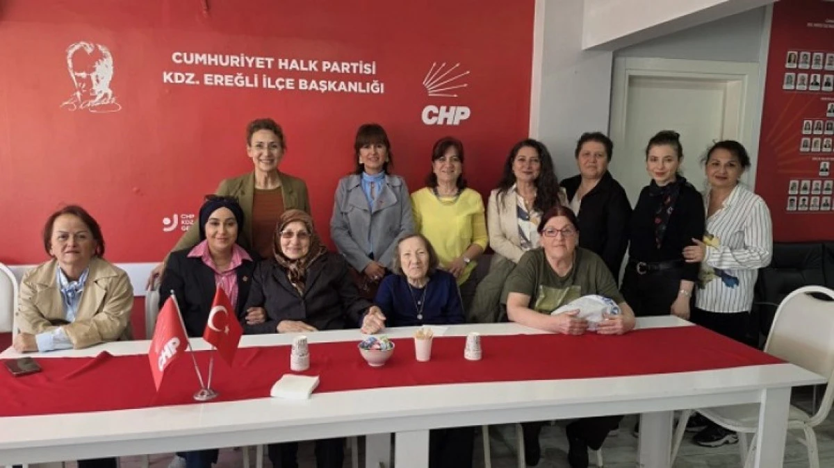   CHP KADIN KOLLARI ANNELER G&Uuml;N&Uuml; İ&Ccedil;İN ANNELERİ BULUŞTURDU