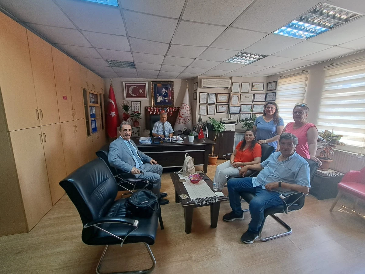EGD Ereğli Sosyal Yardımlaşma ve Dayanışma Vakfı Müdürü Abdullah Hasçelik’i de makamında ziyaret ettiler.