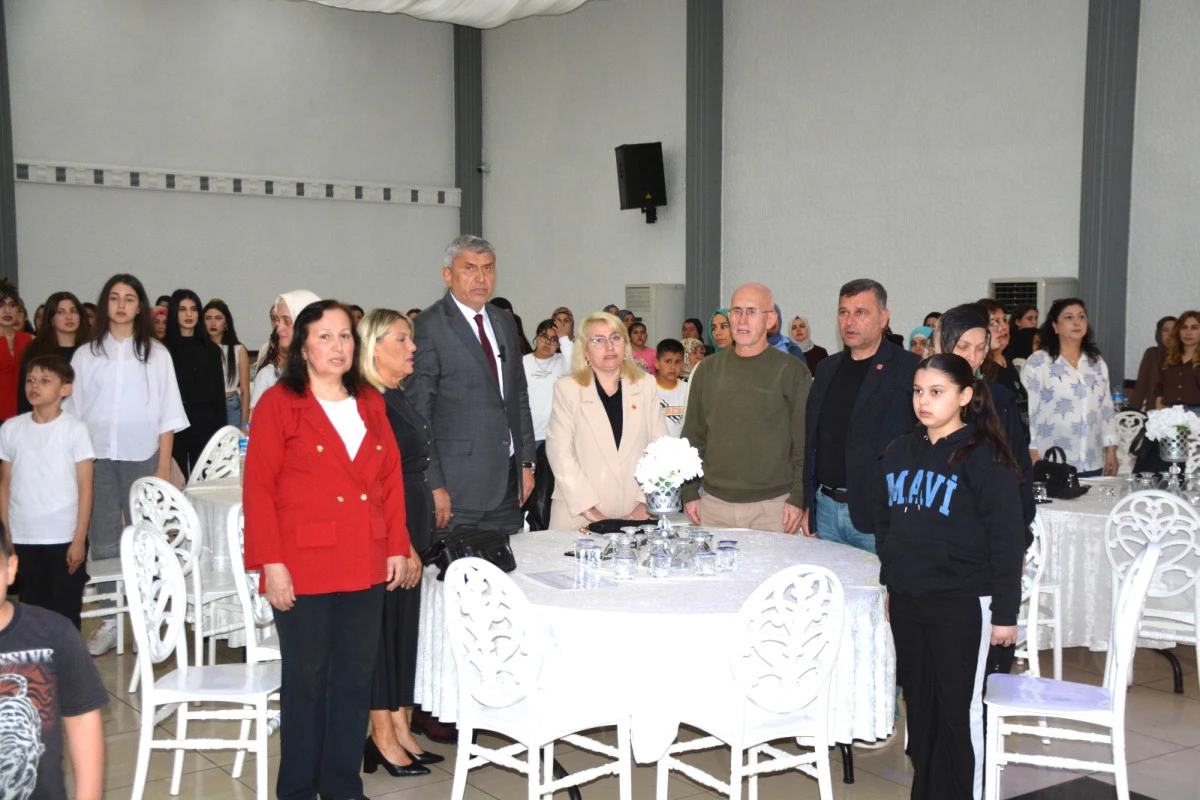 G&uuml;l&uuml;&ccedil;&rsquo;te Anneler G&uuml;n&uuml; coşkusu
