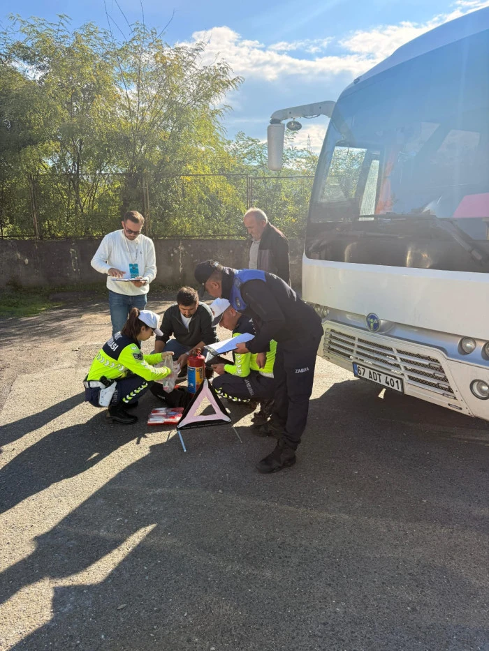 ÖĞRENCİ SERVİSLERİ DENETLENİIYOR.