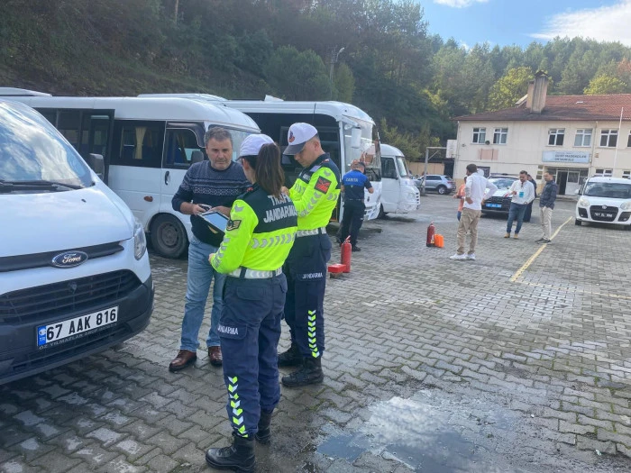 ÖĞRENCİ SERVİSLERİ DENETLENİIYOR.