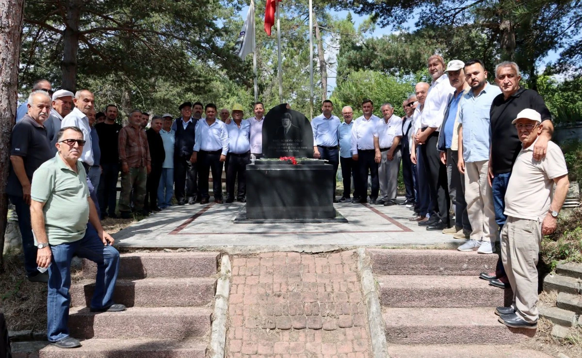 İŞ&Ccedil;İ LİDERİ ŞEMSİ DENİZER, KABRİ BAŞINDA ANILDI