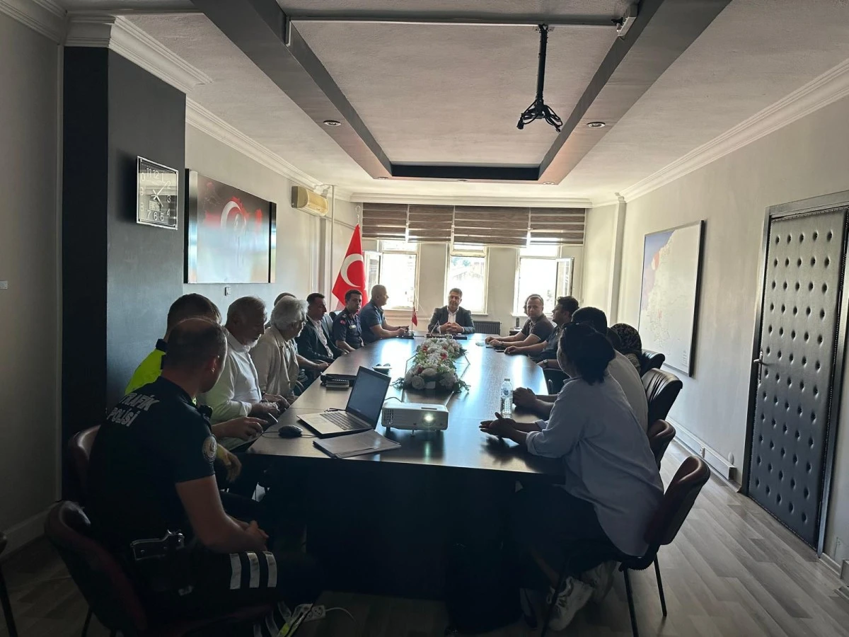 KAYMAKAM YILMAZ, KIYICAK MAHALLESİ SAKİNLERİNİ DİNLEDİ