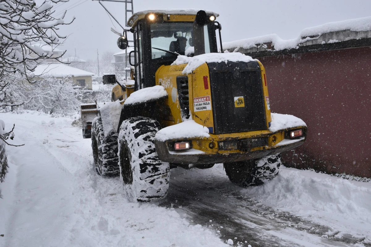 KDZ. EREĞLİ BELEDİYESİ SAHADA &Ccedil;ALIŞIYOR 