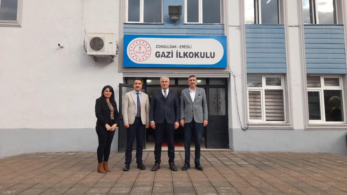 Kdz. Ereğli İl&ccedil;e Mill&icirc; Eğitim M&uuml;d&uuml;r&uuml; Sayın Harun Akg&uuml;l ve İl&ccedil;e Mill&icirc; Eğitim Şube M&uuml;d&uuml;r&uuml; Sayın Yakup Sarıg&uuml;l, Gazi İlkokulu&rsquo;nu ziyaret etti.