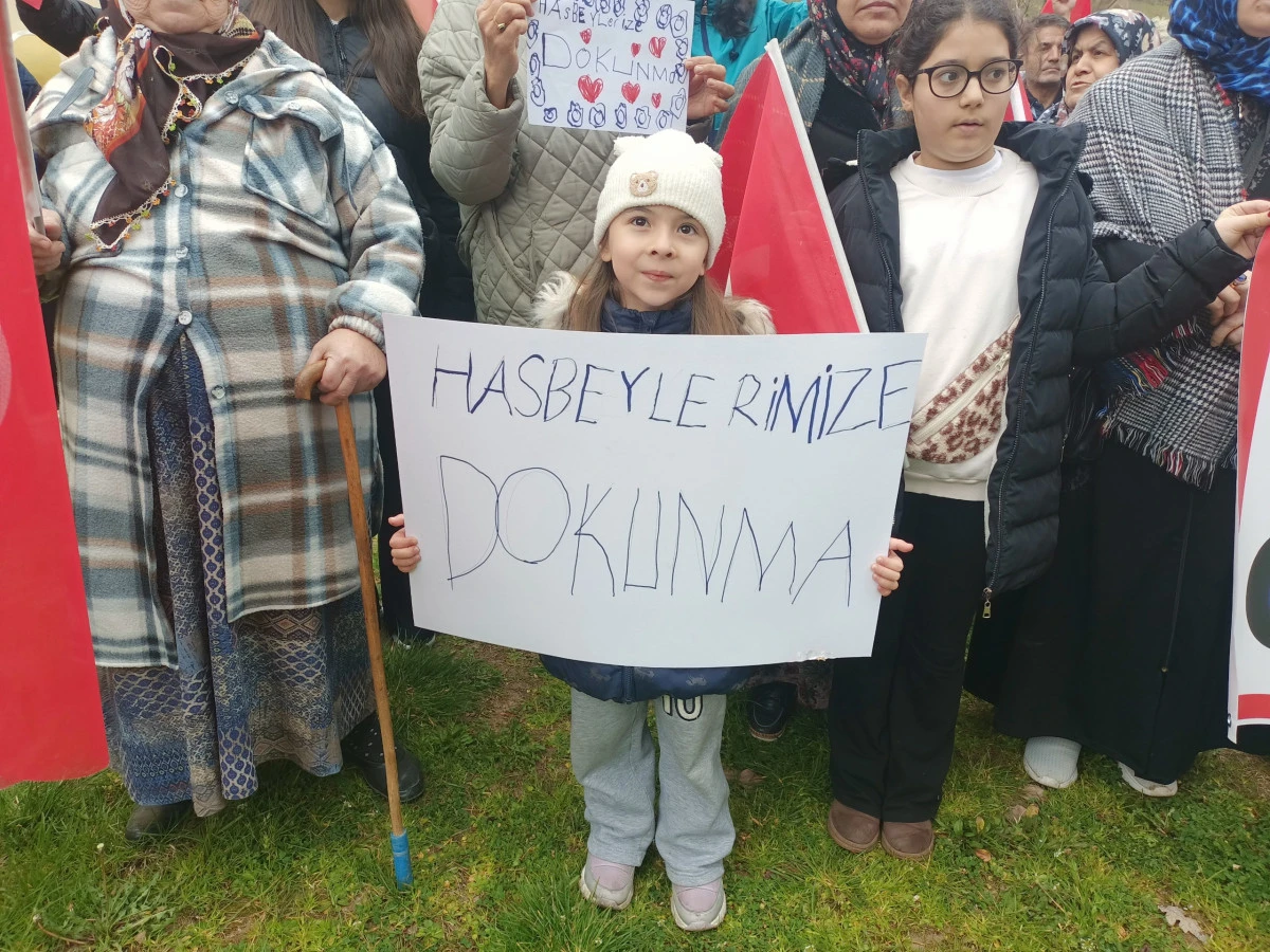 K&ouml;yl&uuml;ler beton santraline karşı eylem başlattı