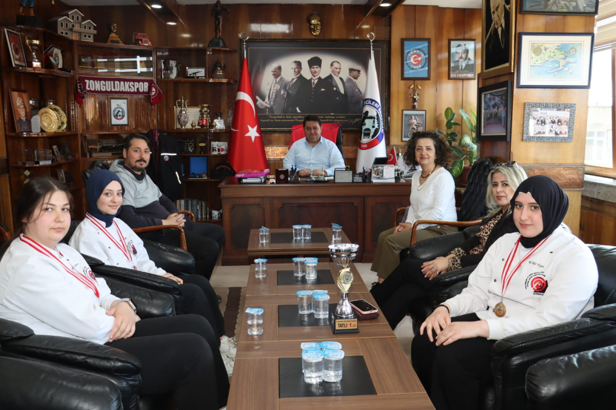 KUPAYI GENEL BAŞKAN YEŞİL’E GÖTÜRDÜLER