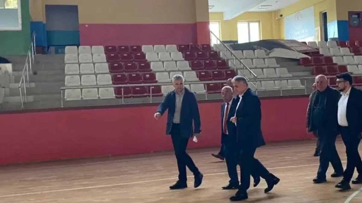 Milletvekili Bozkurt tadilatı devam eden spor salonunda incelemede bulundu