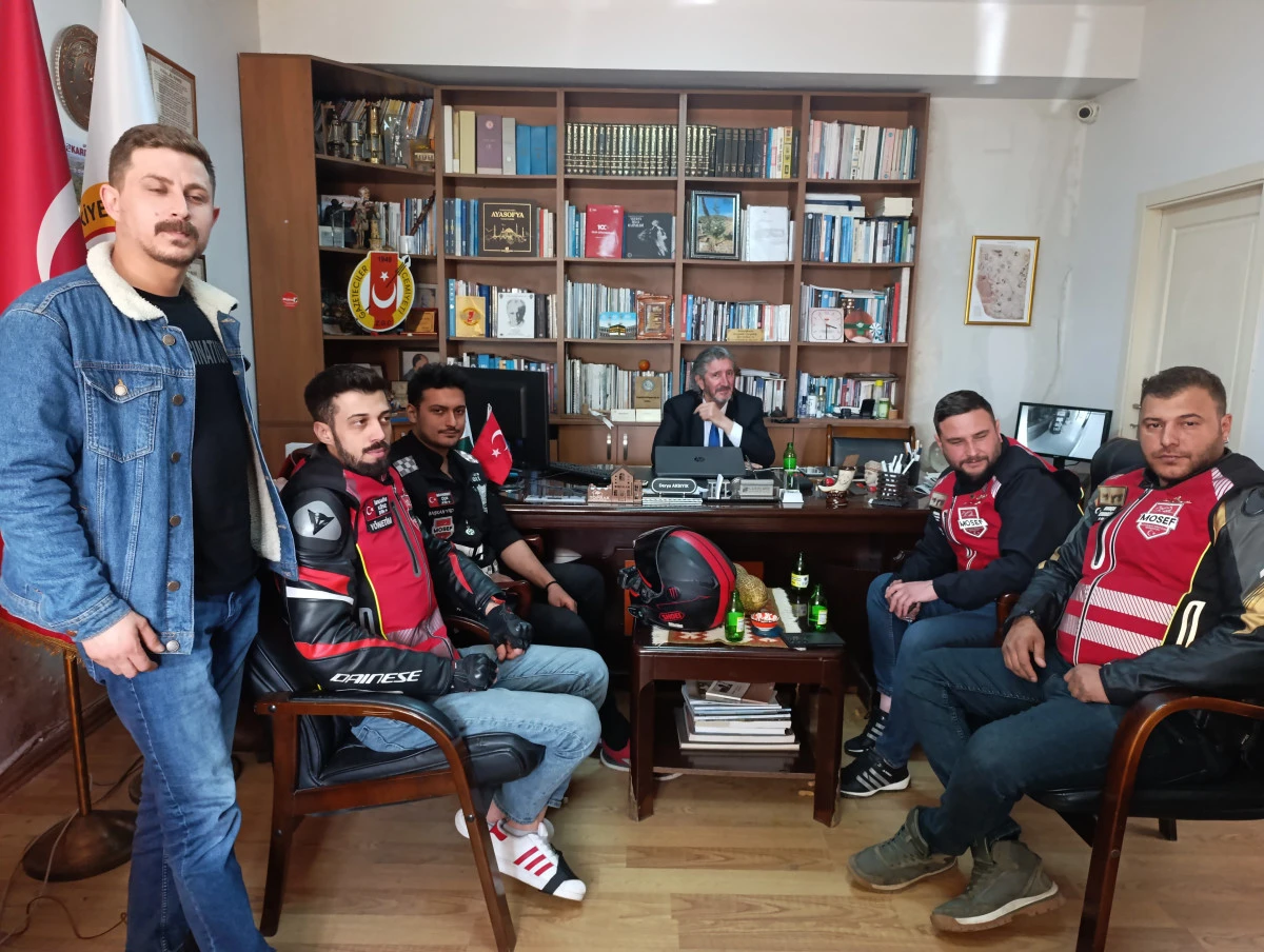 MOTOSİKLET TUTKUNLARI GAZETECİLERLE BULUŞTU: TRAFİKTE BİZ DE VARIZ!