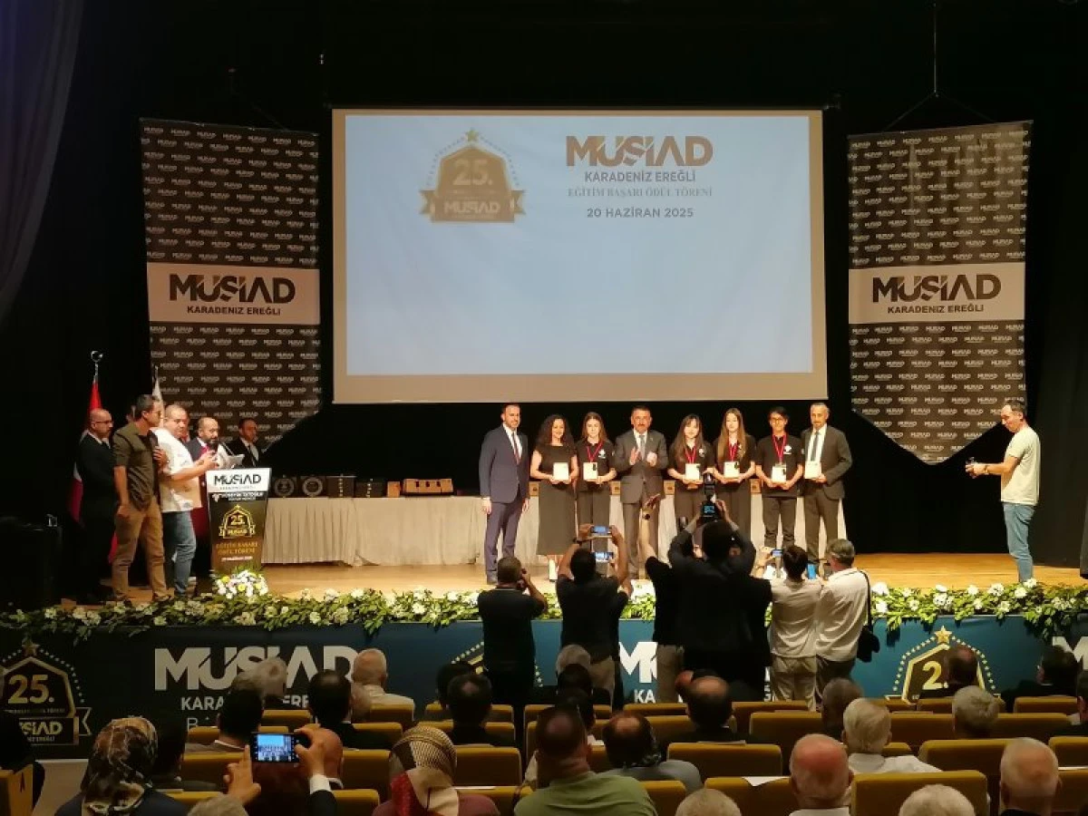 MÜSİAD  Ereğli şubesince bu yıl 25’ncisi gerçekleştirilen törende, en başarılı 137 öğrenci ödüllendirildi.