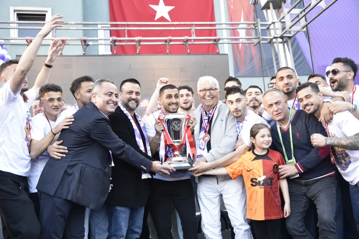 ŞAMPİYON KDZ. EREĞLİ BELEDİYESPOR, KUPASINA KAVUŞTU