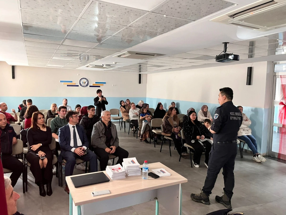 VELİLERE, &lsquo;EVDE G&Uuml;VENLİ YAŞAM&rsquo; SEMİNERİ VERİLDİ