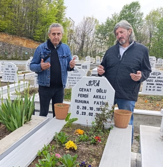 ZGC, bayramda merhum gazetecileri kabri başına ziyaret ederek andı
