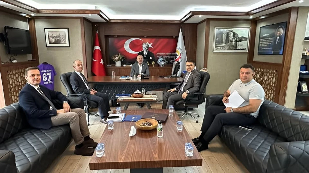Zonguldak Sanayi İl Müdürü Metin Vural, Kdz.Ereğli Ticaret ve Sanayi Odası Yönetim Kurulu Başkanı Arslan Keleş’i ziyaret etti.